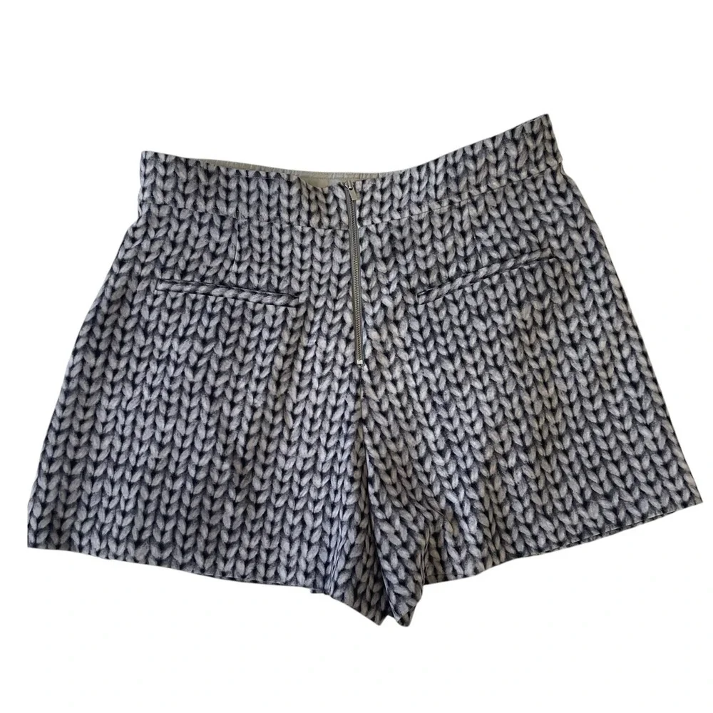 Banana Republic Women's Knit Print Pleated‎ Shorts Size 14 Black White